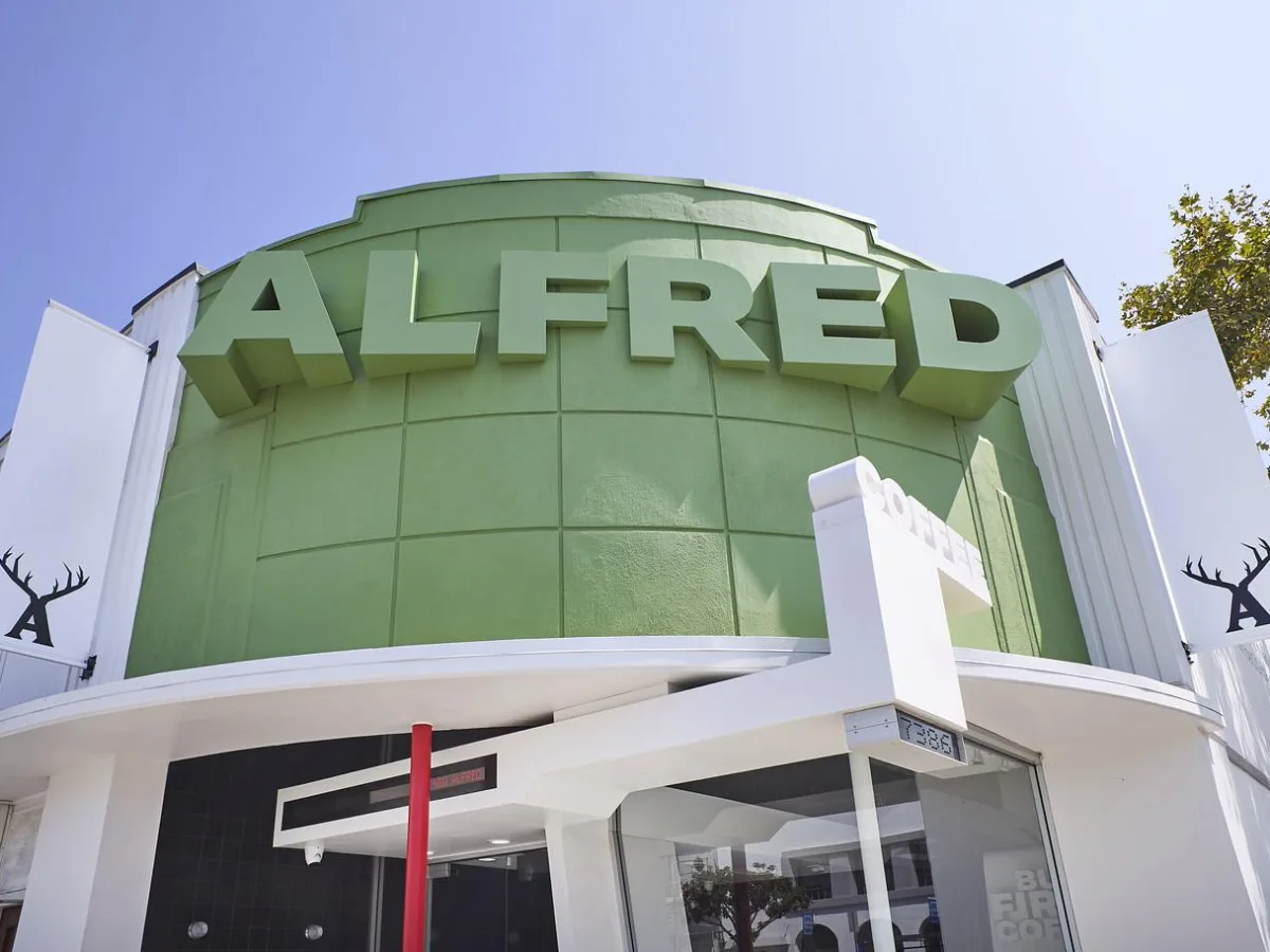 Alfred Coffee, Beverly Boulevard